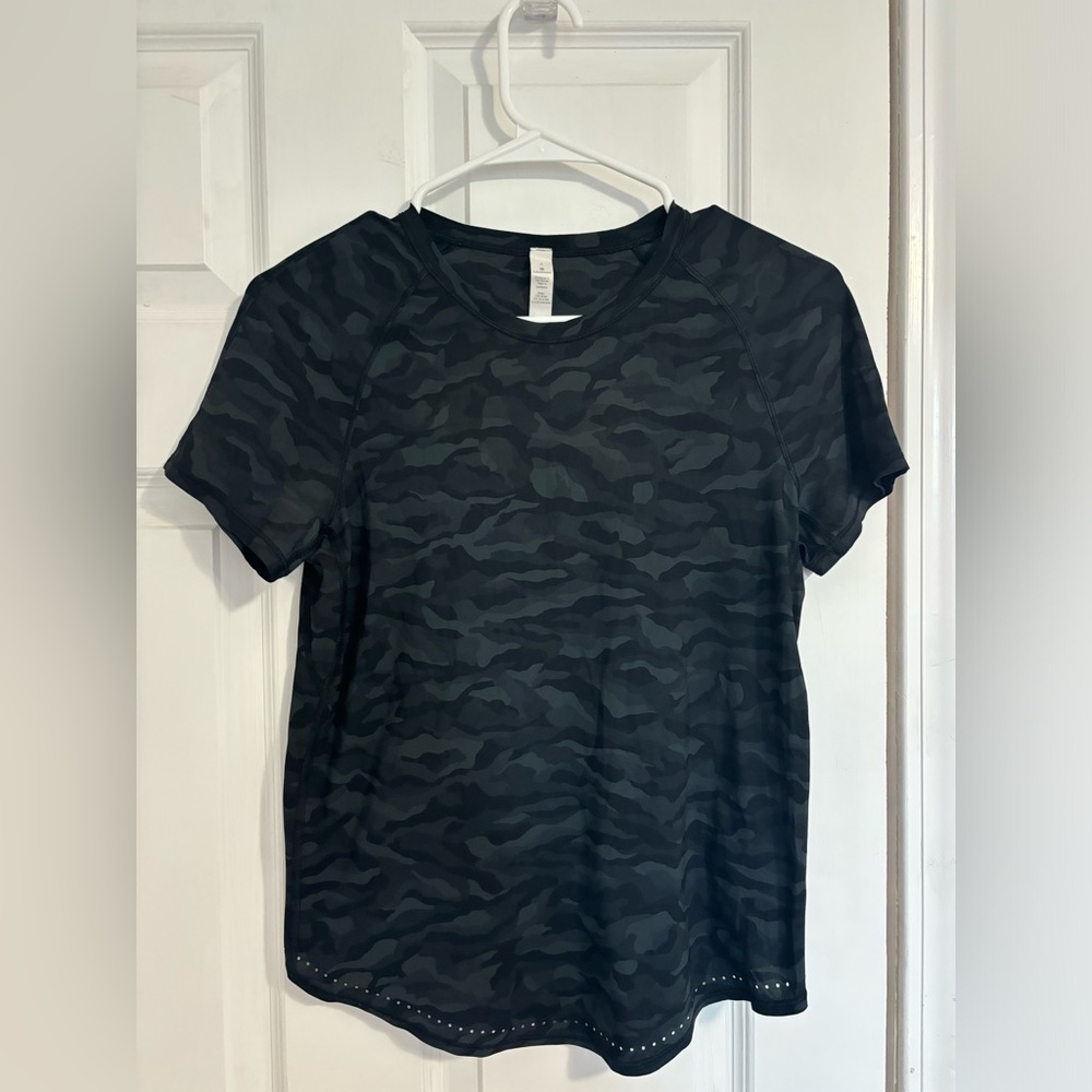 Lululemon athletic top